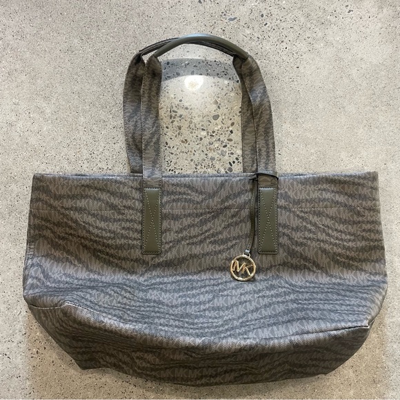Michael Kors Handbags - Michael Kors Tote Bag